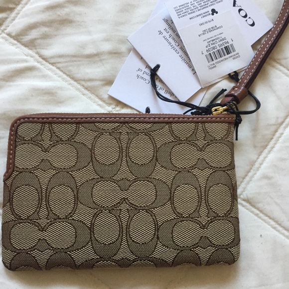 Coach Disney wristlet - Picture 4 of 7